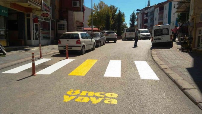 Hisarcık’ta Yaya Geçidi Çizgileri Yenileniyor