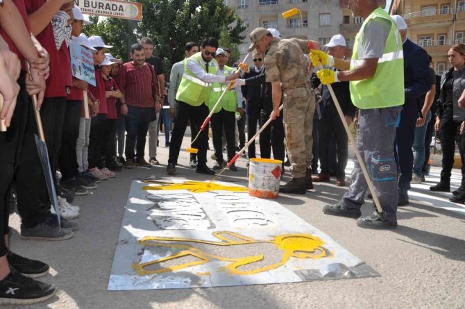 Şırnak’ta ’Yaya Önceliği Kırmızı Çizgimizdir’ Etkinliği