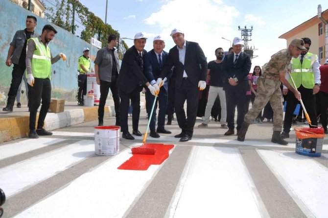 Şırnak’ta ’Yaya Önceliği Kırmızı Çizgimizdir’ Etkinliği