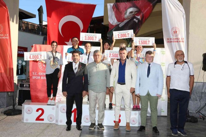 İ̇kinci Adnan Menderes Anma Yol Koşusu Gerçekleşti