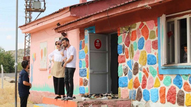 Gönüllüler Bir Araya Geldi, 200 Öğrenciye Kırtasiye Desteğinde Bulundu