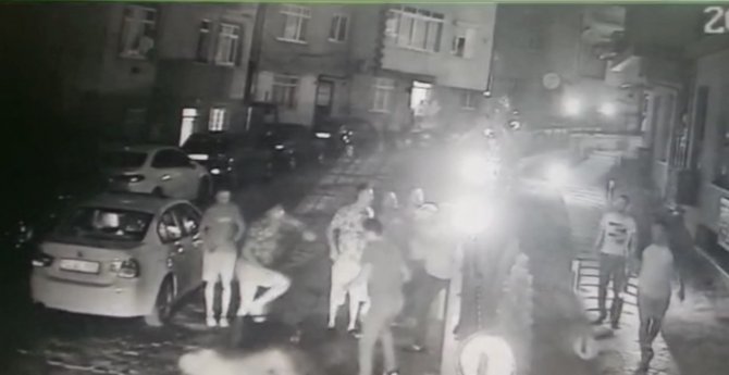 İ̇stanbul’da Baba Ve Oğluna “Duba” Dayağı Kamerada