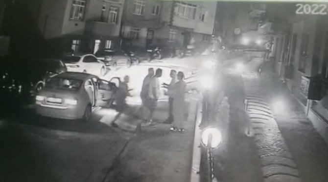 İ̇stanbul’da Baba Ve Oğluna “Duba” Dayağı Kamerada
