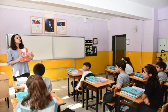 Akbaş, “Bakanlığımız Yardımcı Kaynak Kitapları Haricinde Başka Bir Kaynak Okullarımıza Girmeyecektir”