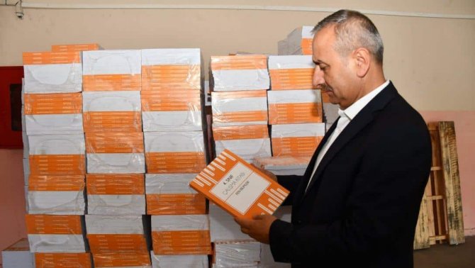 Akbaş, “Bakanlığımız Yardımcı Kaynak Kitapları Haricinde Başka Bir Kaynak Okullarımıza Girmeyecektir”