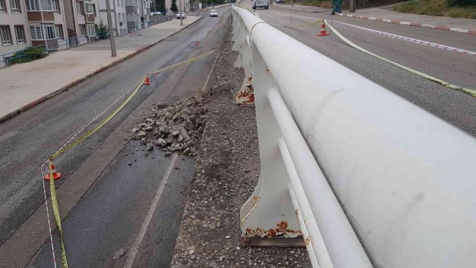 Sağanak Sonrası İstinat Duvarının Bir Bölümü Çöktü