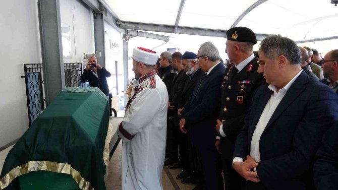 Vefat Eden Polisin Cenazesi Mahkeme Kararıyla Memleketine Defnedildi