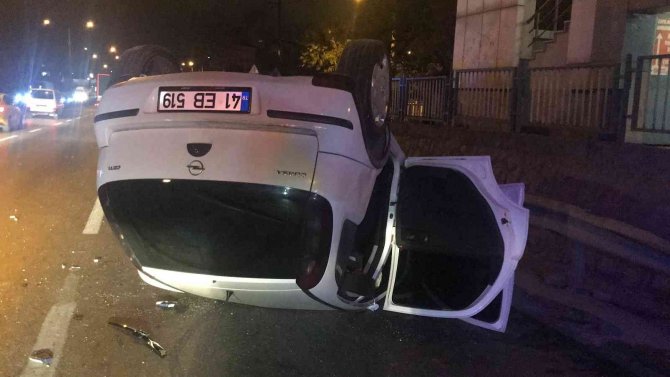 Takla Atan Otomobilden Çıkan 5 Arkadaşın Burunları Bile Kanamadı
