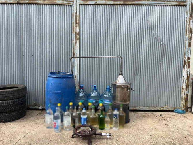 Tekirdağ’da 2 Ton Kaçak İçki Ele Geçirildi