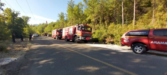 Manisalı İtfaiyeciler Marmaris’te Yangınla Mücadele Ediyor