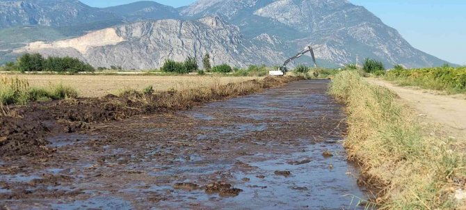 Hamzabeyli’de Üreticileri Rahatlatan Çalışma