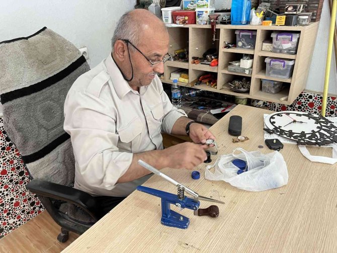 Mardinli Saat Ustası 11 Yaşında Baba Mesleğine Başladı, Yarım Asırdır Zaman Ayarlıyor