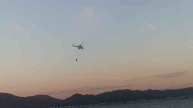 Marmaris’teki Orman Yangınına Havadan Söndürme Çalışmaları Başladı