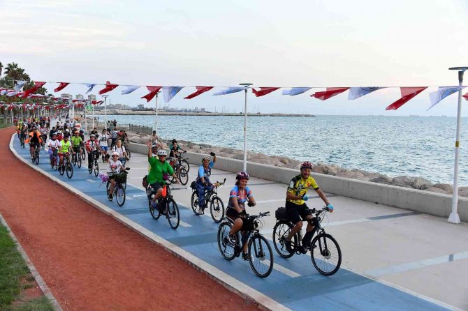 Mersin’de Bisikletseverler ’Bisiklet Turu’nda Buluştu