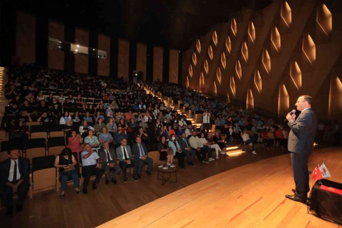 Pamukkale Belediyesi’nden Anlamlı Tiyatro