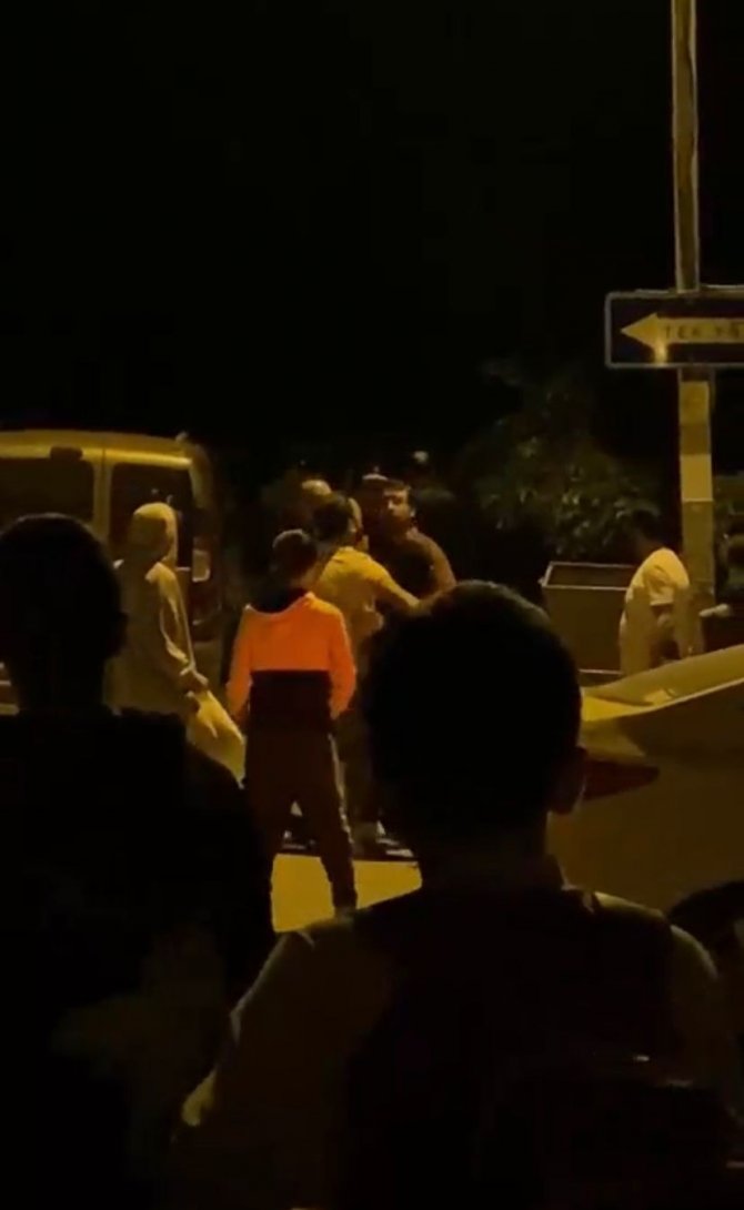 Sancaktepe’de Çocukların Kavgasına Aileler De Karıştı: Tekmeler, Tokatlar Havada Uçuştu