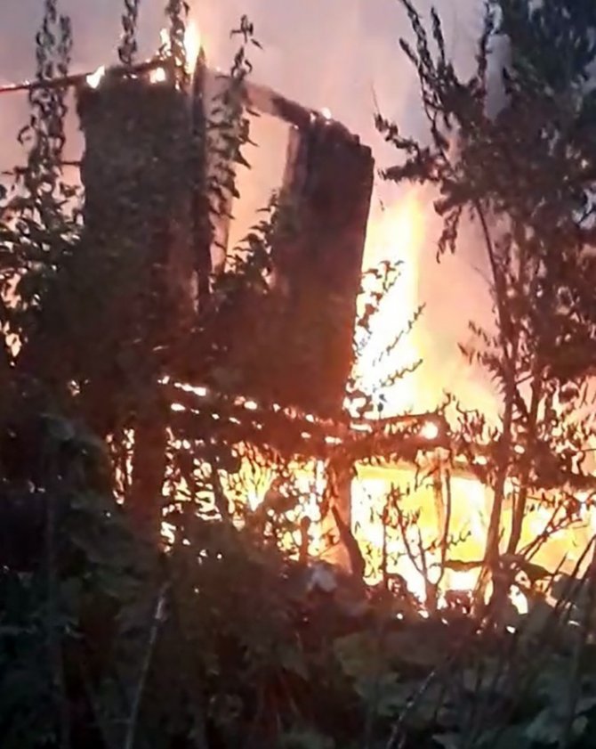 Sinop’ta Tek Katlı Ahşap Ev Alevlere Teslim Oldu