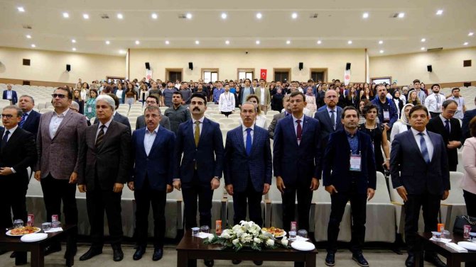 2’nci Uluslararası Diş Hekimliği Kongresi Başladı