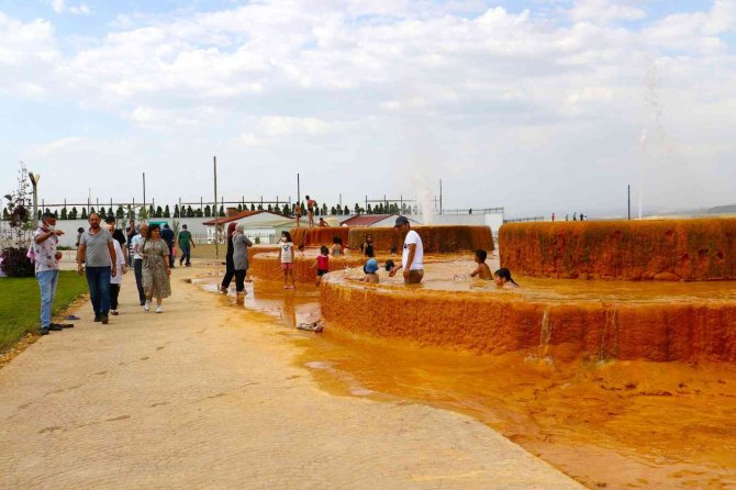 Türkiye’nin Badab Surt’u Güzelliğiyle Dikkat Çekiyor.
