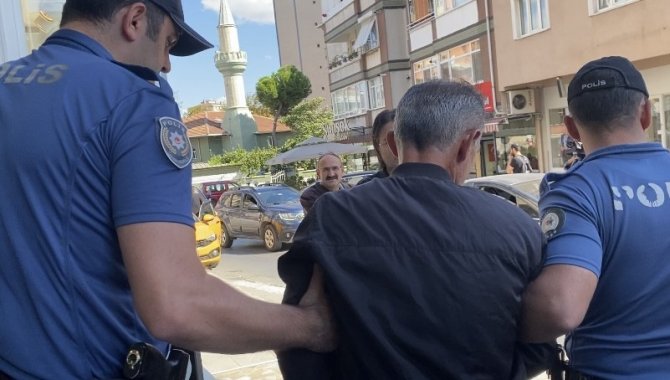 Ataşehir’de Sahte Bilezik Satan Şahıs, Suçüstü Yakalandı