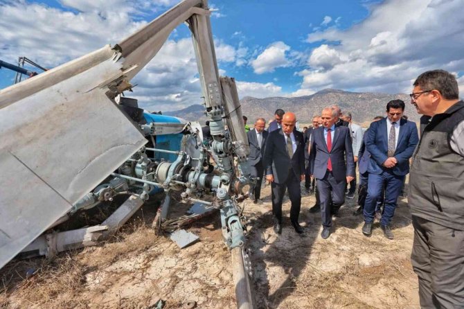 Bakan Kirişci Helikopter Enkazında İncelemelerde Bulundu