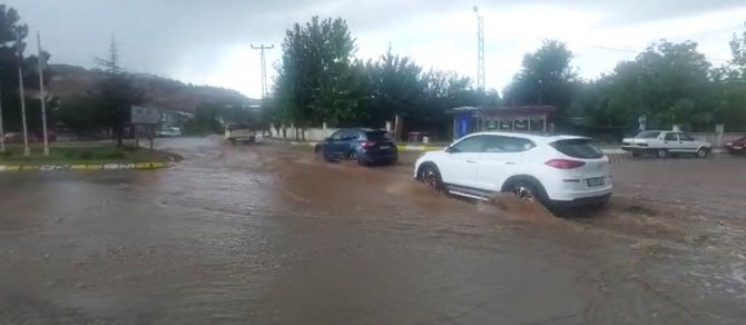 Tokat’ta Sağanak Ve Dolu Yağışı Etkili Oldu