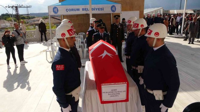 Pençe-kilit Şehidinin Türk Bayrağına Sarılı Tabutuna Sarılan Ailesi Gözyaşlarına Boğuldu