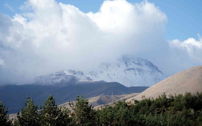 Erciyes’e Mevsimin İlk Karı Yağdı