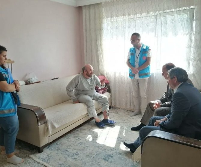 Sağlık Müdürü Akdağ, Evde Bakım Hizmeti Alan Vatandaşları Ziyaret Etti