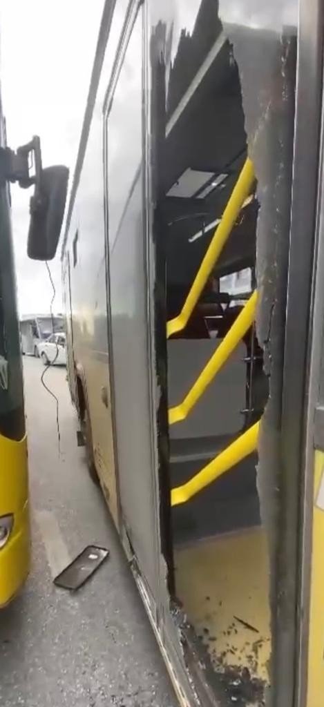 Üsküdar’da İ̇ett Otobüsleri Kaza Yaptı: Yolcular Durakta Kaldı
