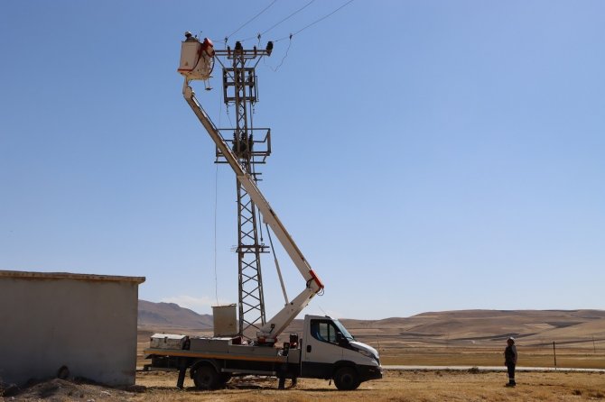 Vedaş, Kırsal Bölgelerdeki Enerji Hatlarını Yeniliyor