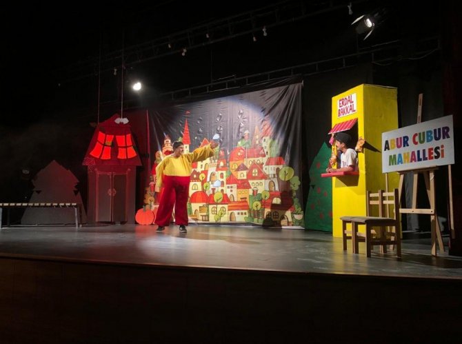 Van Büyükşehir Belediyesi İlkokul Öğrencilerini Tiyatro İle Buluşturuyor