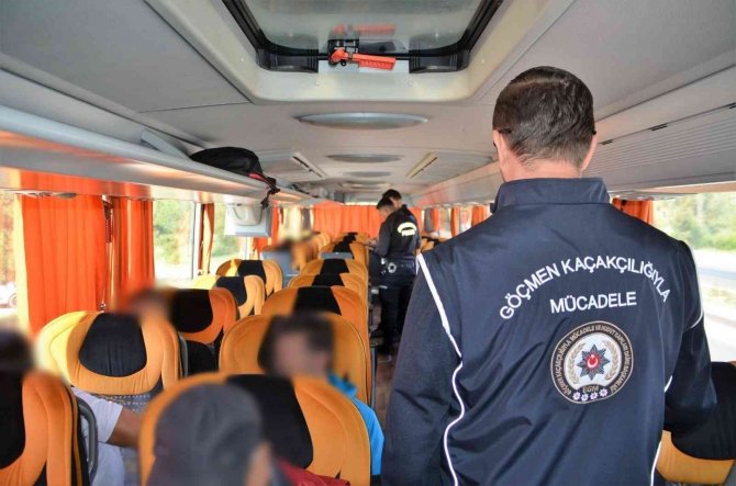 Sahte İ̇ran Pasaportu Kullanan Şahıs Polis Tarafından Yakalandı