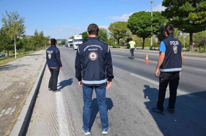 Sahte İ̇ran Pasaportu Kullanan Şahıs Polis Tarafından Yakalandı