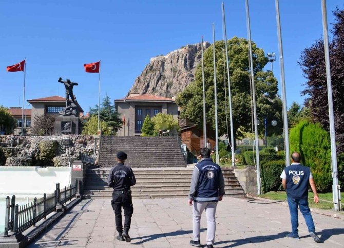 Sahte İ̇ran Pasaportu Kullanan Şahıs Polis Tarafından Yakalandı