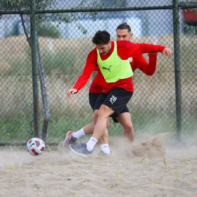Afyonspor Kum Sahada Kuvvet Ve Kondisyon Antrenmanı Yaptı