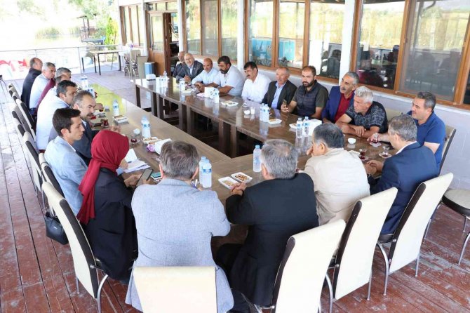 Ak Parti Aksaray Teşkilatı Muhtarlarla Bir Araya Geldi