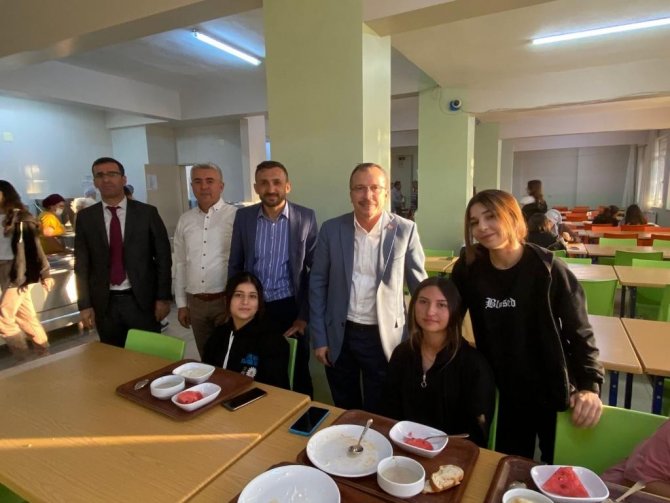 Ak Parti’li Aydemir Sarıgöl’de Üzüm Sergilerini Gezdi, Vatandaşla Buluştu