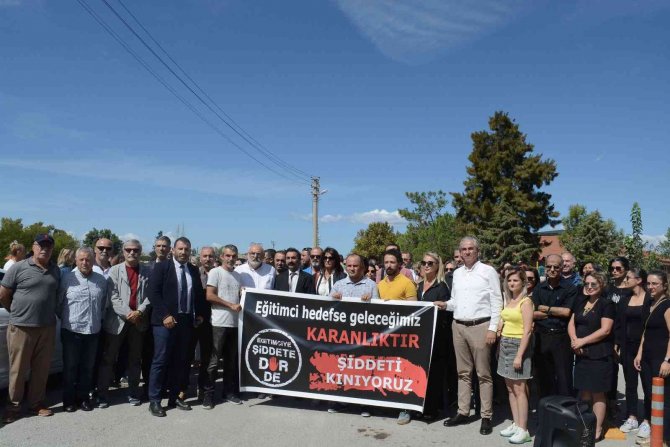 Aliağa’da Eğitim Sendikalarından, Öğretmene Karşı Tehdit Ve Hakarete Kınama