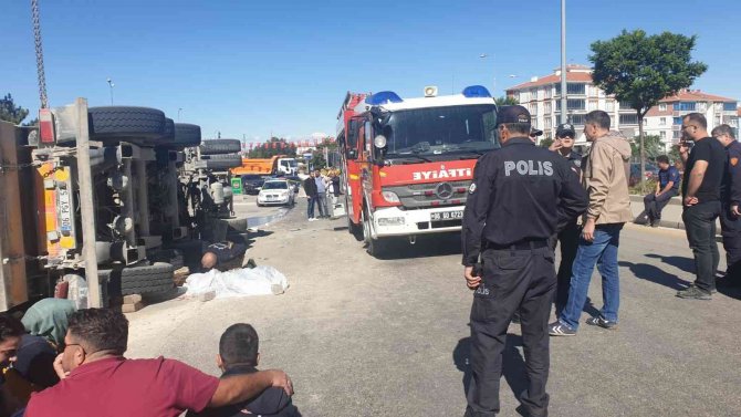 Devrilen Kamyonun Altında Kalan Genç Kız Hayatını Kaybetti