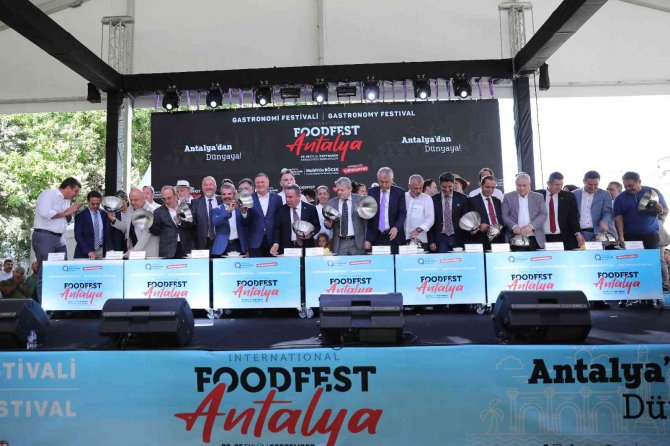 Başkan Böcek: “I. Uluslararası Food Fest Antalya Gastronomi Festivali’ni Gerçekleştirmenin Mutluluğunu Yaşıyoruz”