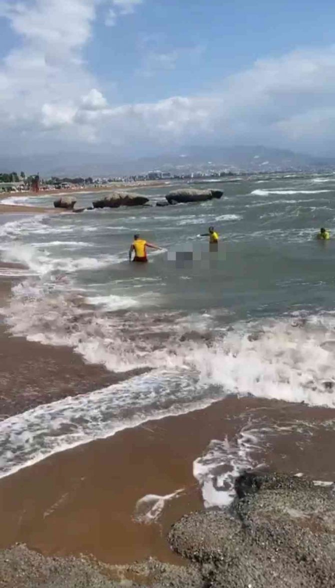 Antalya’da Denizde Erkek Cesedi Bulundu