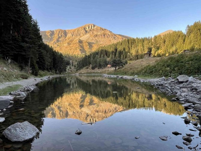 Doğa Harikası Balık Gölü Sessizliğe Büründü
