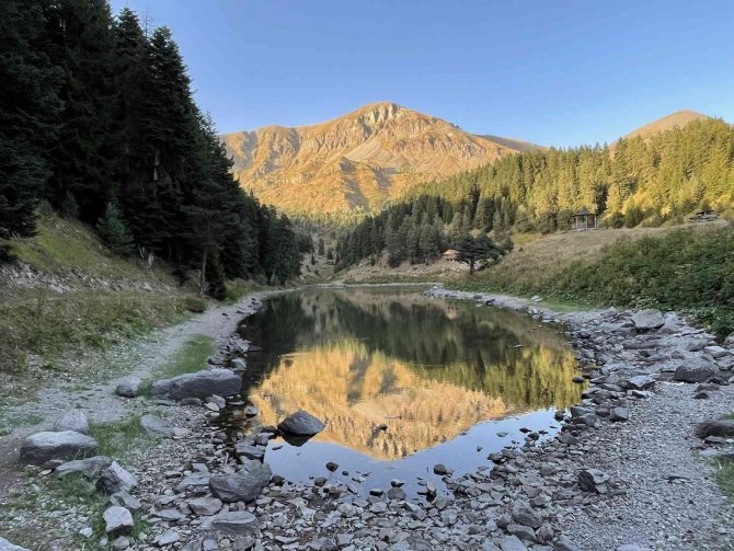 Doğa Harikası Balık Gölü Sessizliğe Büründü