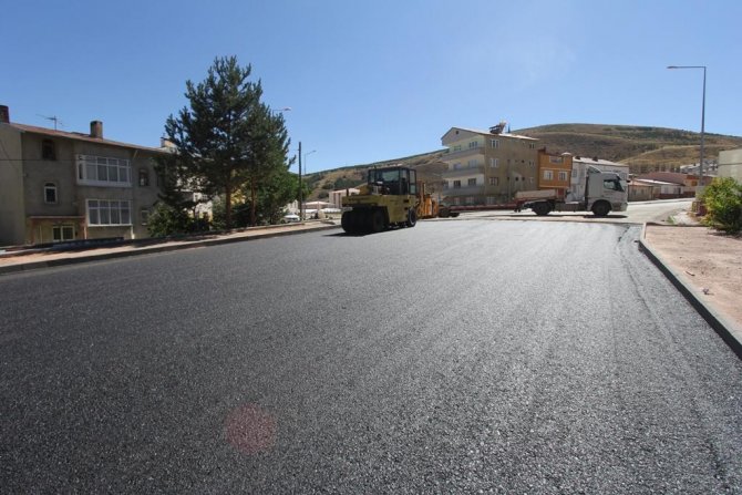 Bayburt Belediyesi Asfalt Ve Kaldırım Çalışmalarında Tempoyu Düşürmüyor