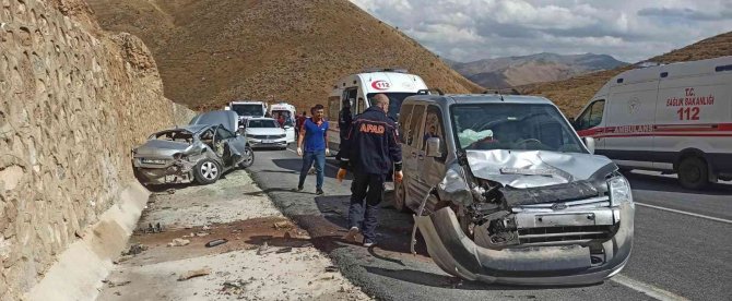 Bitlis’te Trafik Kazası: 5 Kişi Yaralandı