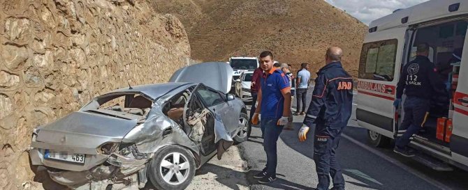 Bitlis’te Trafik Kazası: 5 Kişi Yaralandı