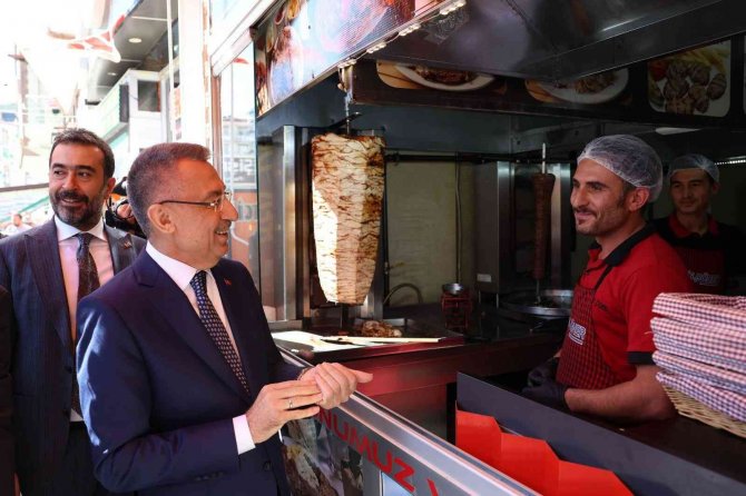 Cumhurbaşkanı Yardımcısı Fuat Oktay: "Türkiye Bölgesinde Barışı Tesisi Etmek İçin Ölümüne Gayret Sarf Etmektedir"