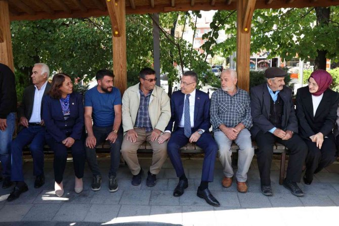 Cumhurbaşkanı Yardımcısı Fuat Oktay: "Türkiye Bölgesinde Barışı Tesisi Etmek İçin Ölümüne Gayret Sarf Etmektedir"