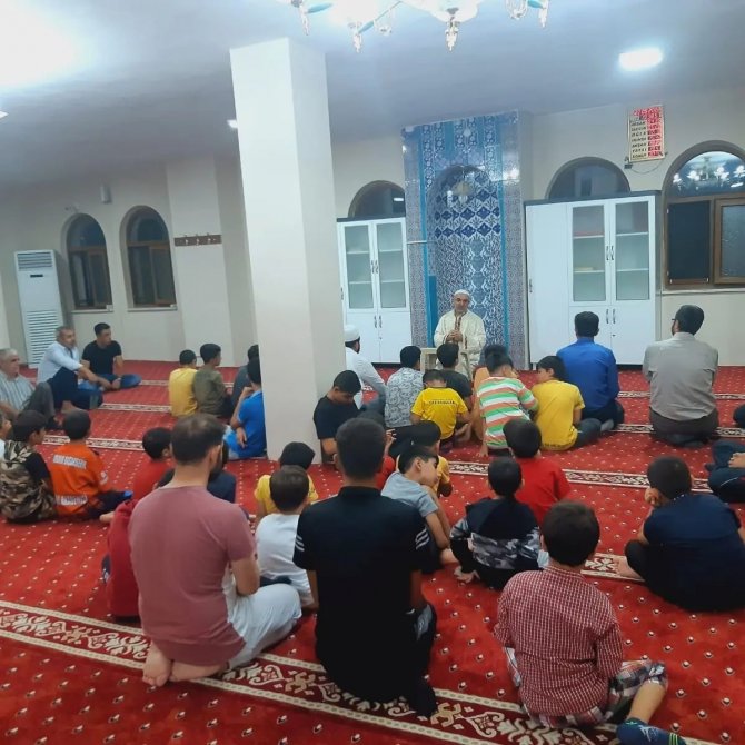 Diyarbakır İ̇l Müftüsü İ̇mamoğlu, Camide Çocuklarla Bir Araya Geldi